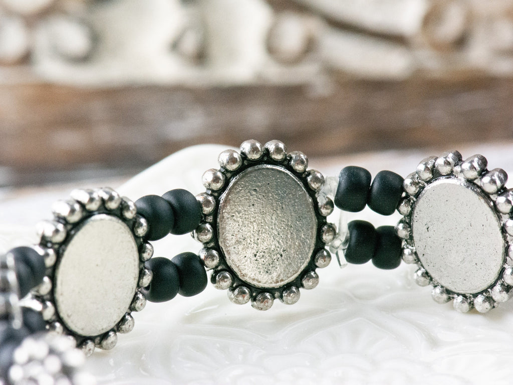 Turquoise Blue Howlite Oval Beaded Stretch Bracelet / Handmade Bracelet / Bohemian Jewelry