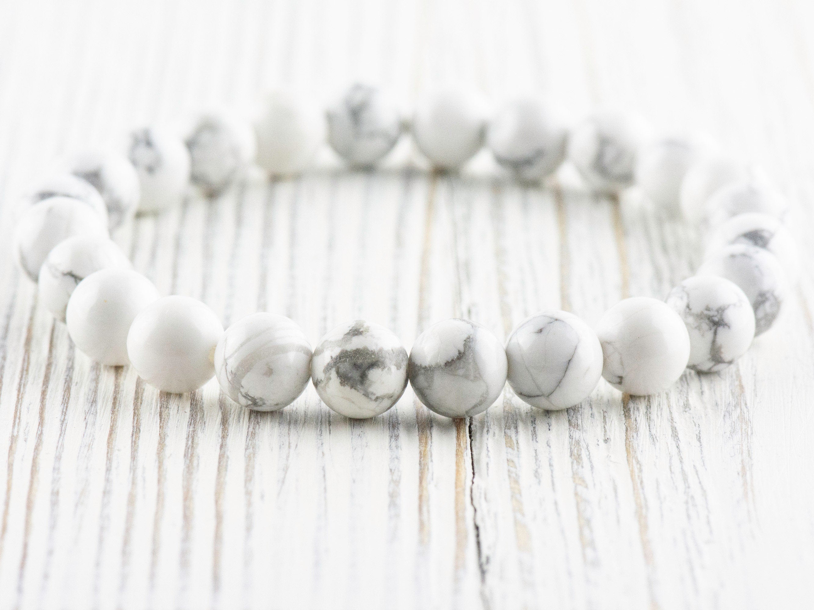 White Howlite Smooth Round Beaded Stretch Bracelet, Simple Unisex Semi-Precious Stone Jewelry, Handmade Natural Gemstone Fashion Accessories