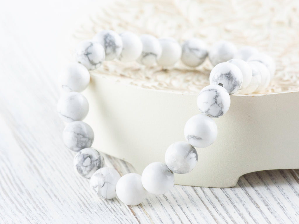White Howlite Smooth Round Beaded Stretch Bracelet, Simple Unisex Semi-Precious Stone Jewelry, Handmade Natural Gemstone Fashion Accessories
