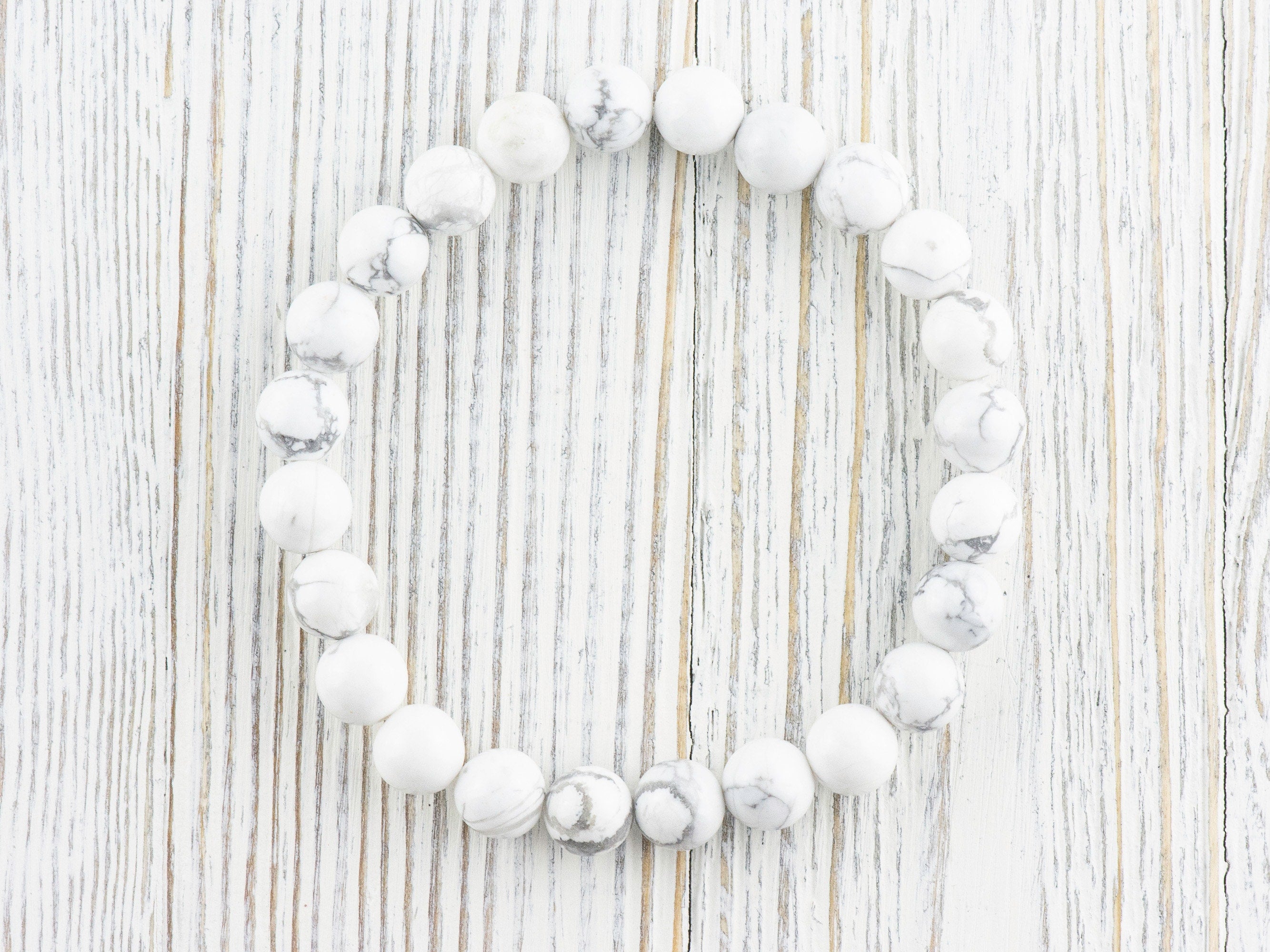 White Howlite Smooth Round Beaded Stretch Bracelet, Simple Unisex Semi-Precious Stone Jewelry, Handmade Natural Gemstone Fashion Accessories