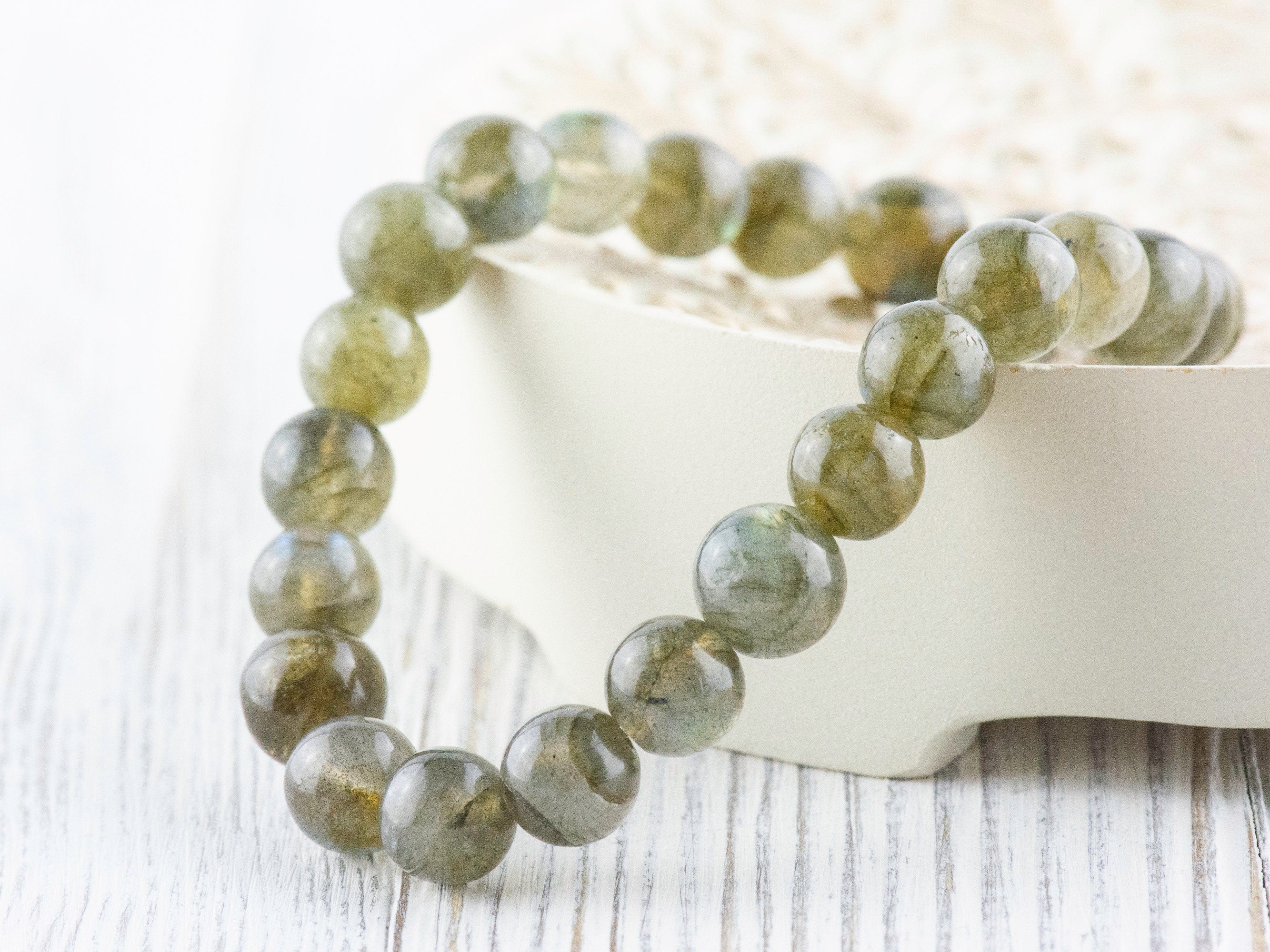 Labradorite Smooth Round Beaded Stretch Bracelet, Simple Unisex Semi-Precious Stone Jewelry, Handmade Natural Gemstone Fashion Accessories