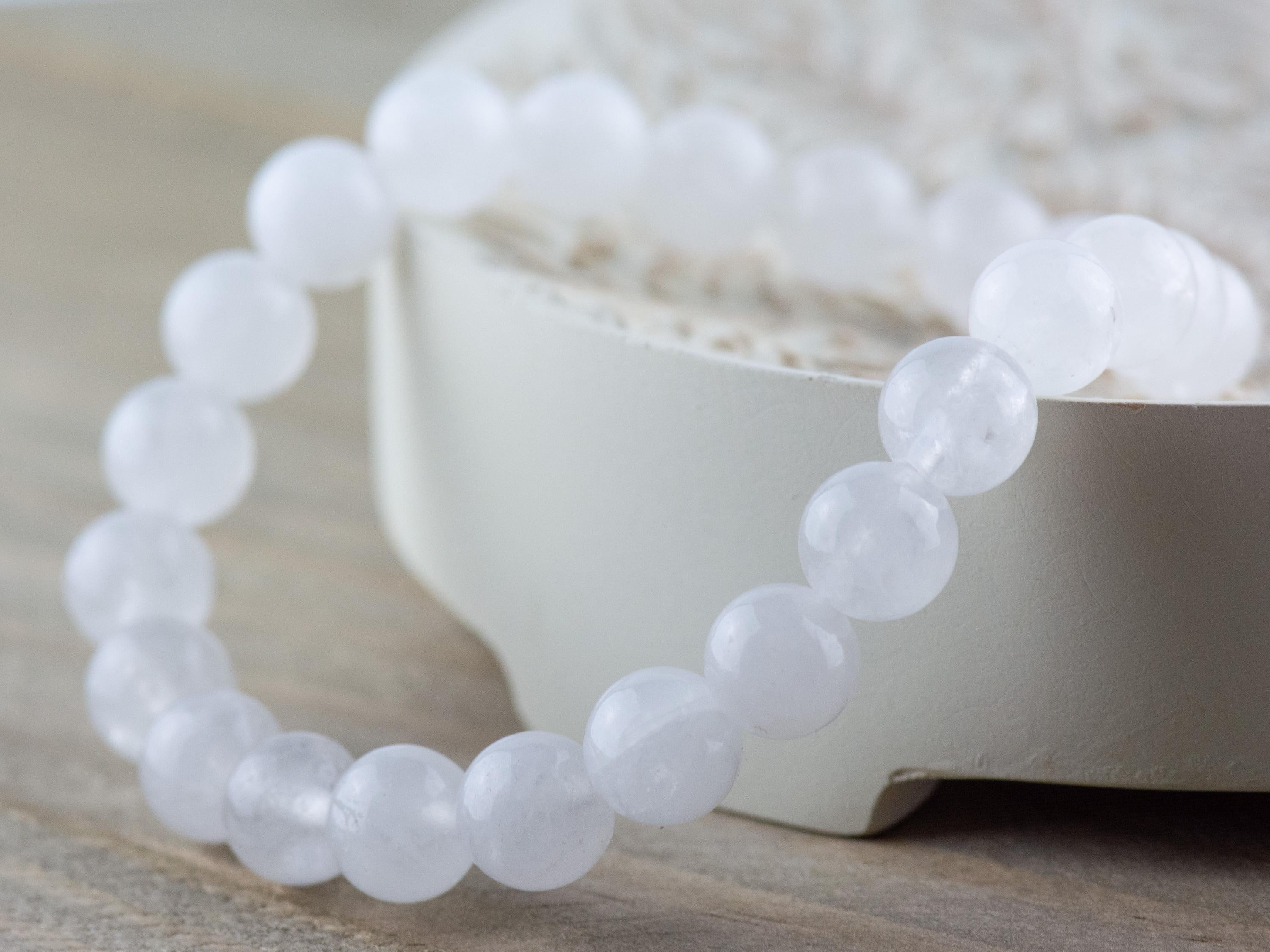 Snow Quartz Smooth Round Beaded Stretch Bracelet, Simple Unisex Semi-Precious Stone Jewelry, Handmade Natural Gemstone Fashion Accessories