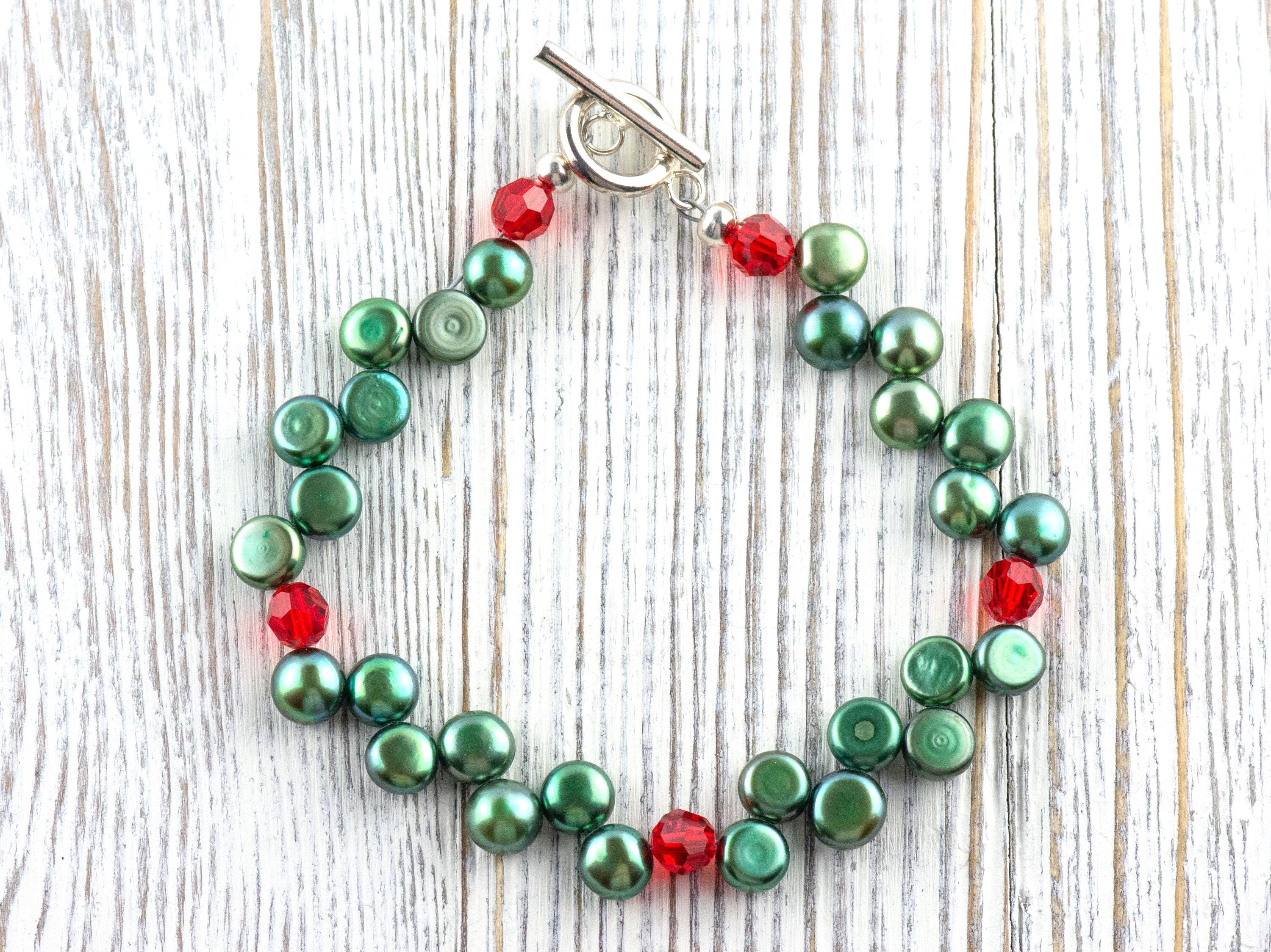 Green Freshwater Pearl and Red Crystal Christmas Bracelet • Holiday Jewelry • Mistletoe Bracelet